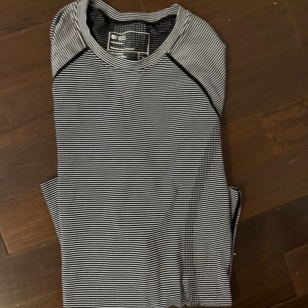 COPY - Seamless long sleeve underscrub shirt, black and white stripped